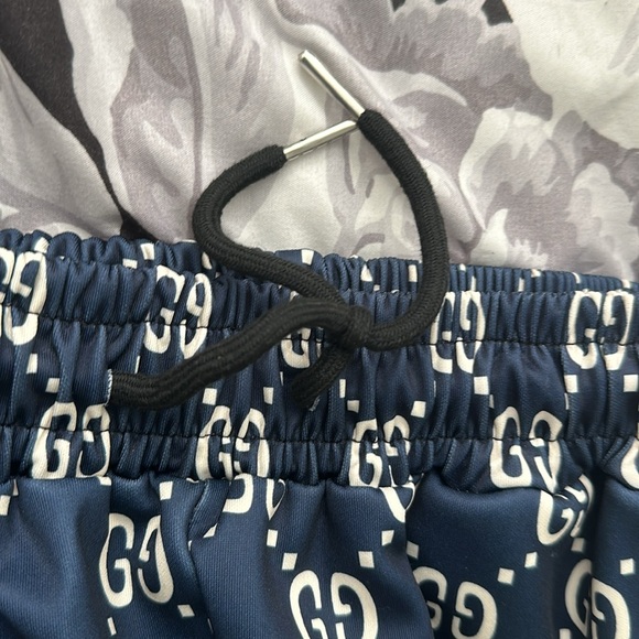 Luxury style medium used , zipper broken - Picture 5 of 5